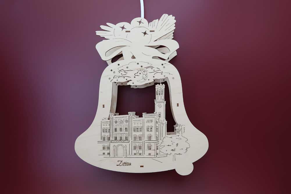 Fensterbild beleuchtet Glocke Zittau Rathaus