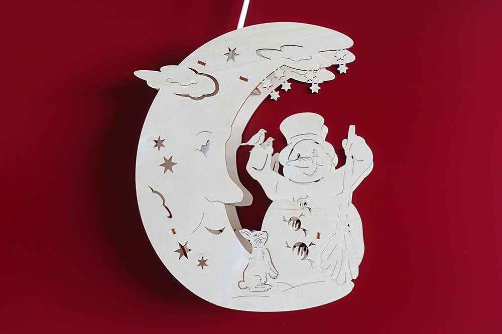 Fensterbild beleuchtet Mond mit Schneemann