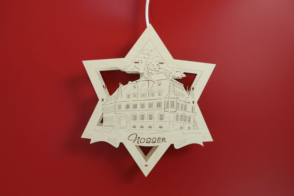 Fensterbild beleuchtet Stern Nossen Rathaus